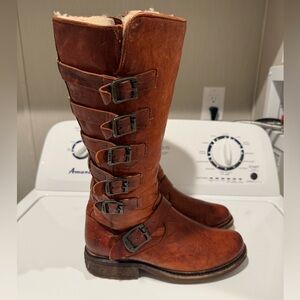 Frye Valerie Shearling Belted Harness Brown Leather Boots Size 7.5B Womens.